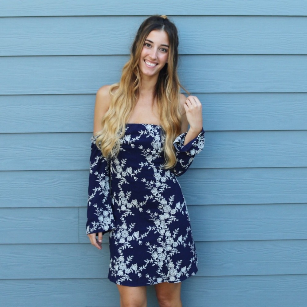 Off the Shoulder Dress - Picture 3 of 5